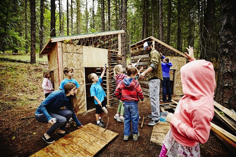 Bauende Kinder