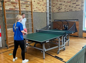 Glanzvoll in die nächste Saison - Neue Tischtennisplatten für den TTC