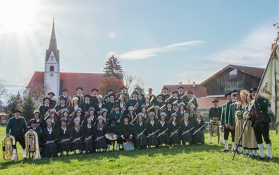 Neue Vereinsfahne für die Musikkapelle Pfärrich