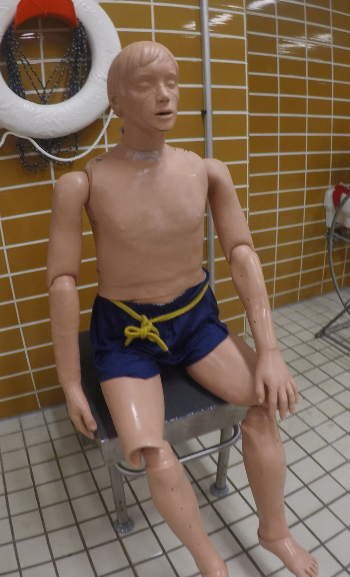 Wasserrettungspuppe mit Wiederbelebungsfunktion 