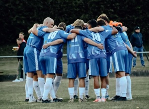 "Und wie schützt du Dich vor der Sonne?" "Bitte 2 x Spielerkabine"