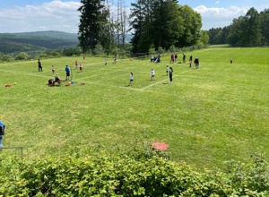 Neuer Rasenroboter für die Faustballer des TuS Frammersbach