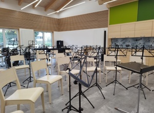 Neue Notenständer für die Musiker der Musikkapelle Gebrazhofen