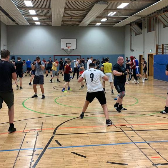 Neue Sportgeräte für den BC Helios