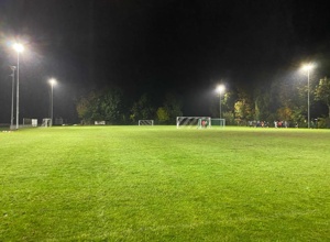 Der SV Hammerschmiede strahlt in neuem LED Flutlicht