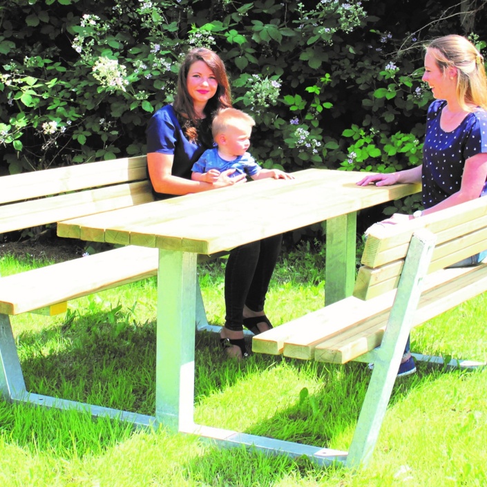 Sitzgruppen für Kinderspielplätze der Gemeinde Waldbreitbach