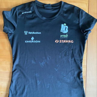 Ladies in Black Shirt 2024 mit Team-Unterschriften