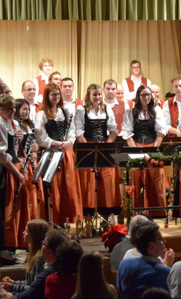Trachten für die Herlazhofer Jungmusiker