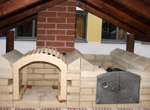 Fertigstellung des Pizzaofens mit Grillstelle