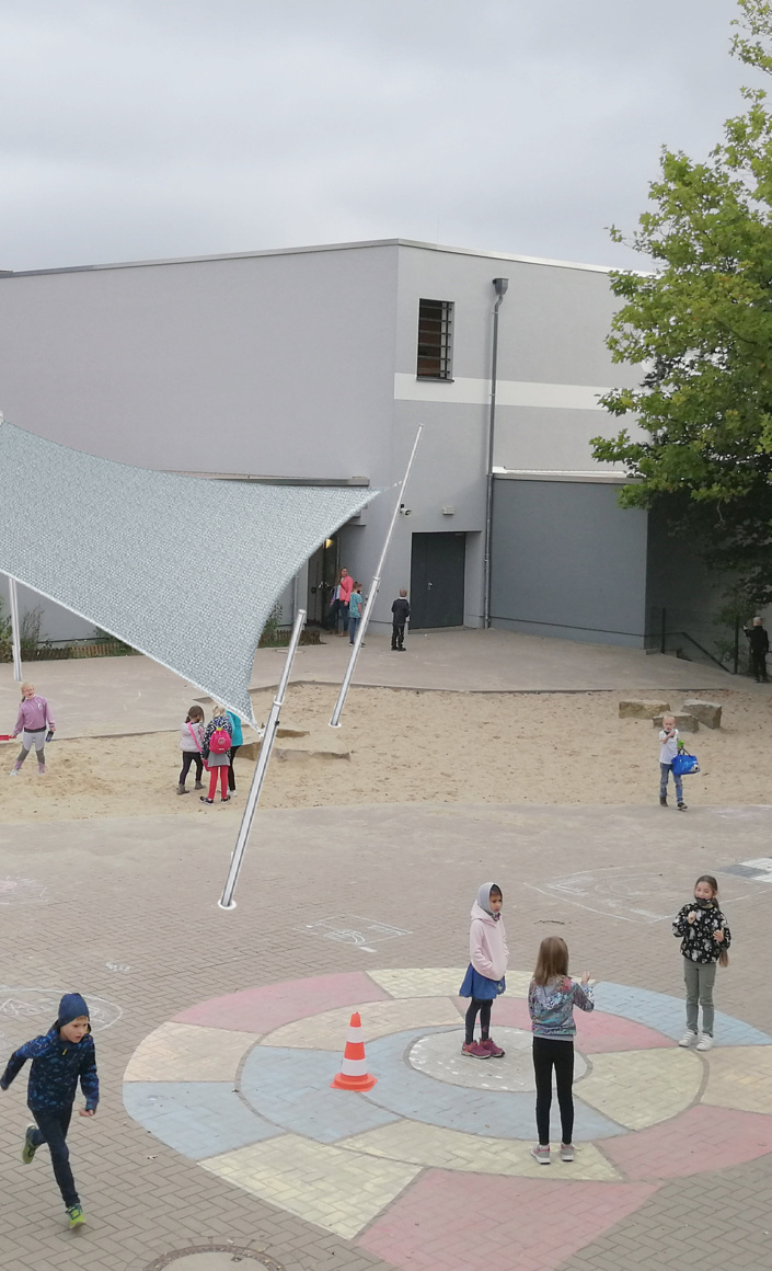 Volksbank: Sonnensegel für den Schulhof