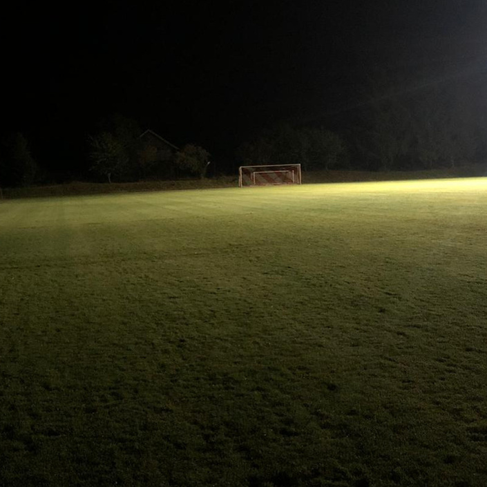 Es werde Licht: Neue Flutlichtanlage VSV Büchig