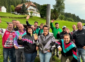 Trainingsanzüge & Trikots – Tischtennis Mitteltal-Obertal