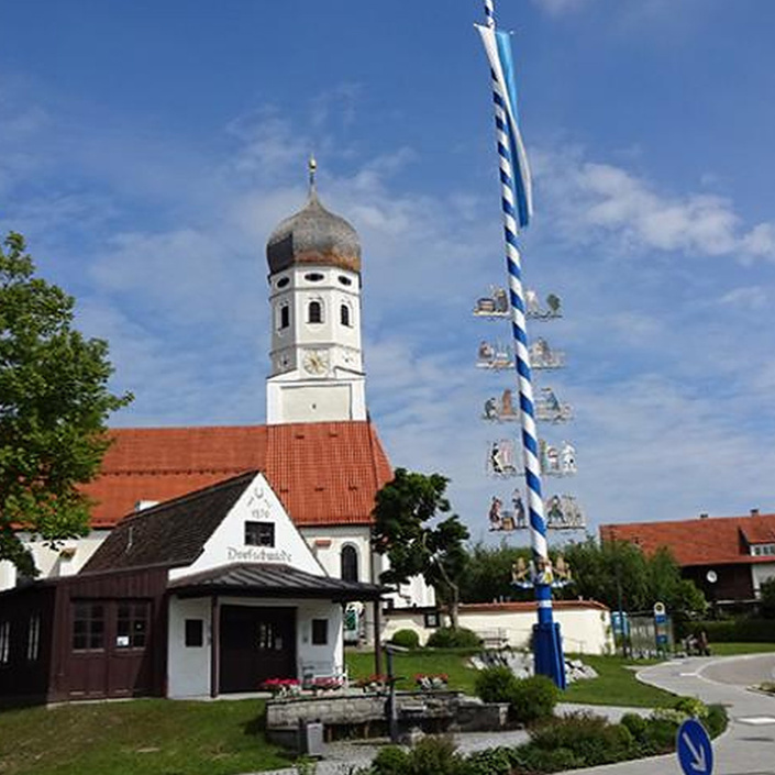 Erneuerung der Erlinger Maibaumtafeln