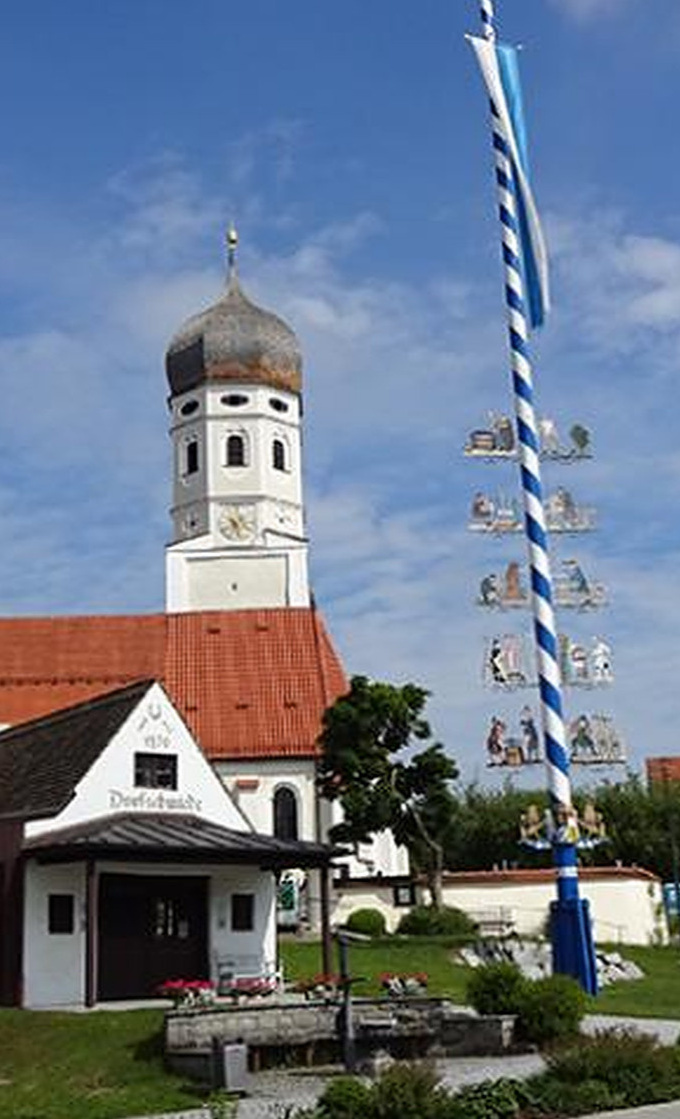 Erneuerung der Erlinger Maibaumtafeln