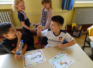 An apple a day... - Schulobst für die Kids der Mariengrundschule