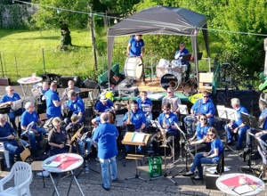 Softshelljacken für unsere Auftritte bei Wind und Wetter