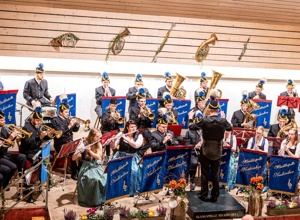 Neuanschaffung der historischen Uniform der Musikkapelle Neukirchen