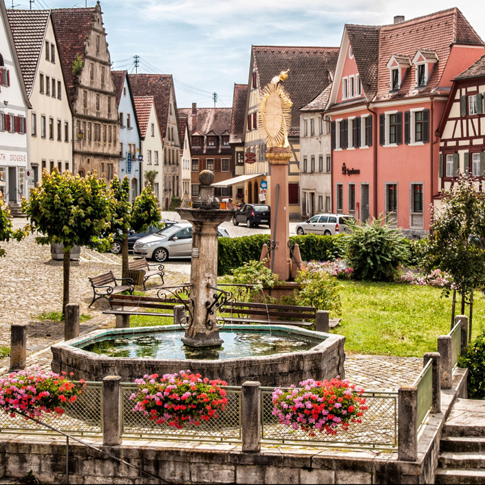 Der Auber Marktbrunnen braucht Hilfe, damit er weiter plätschern kann!
