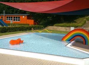 Relax- und Seniorenbänke im Freibad Brambauer
