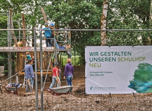 Ein Dorf für die Unterstufe – Kinder bauen ihr Spielhaus selbst!