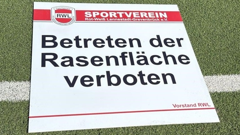 Erneuerung Kunstrasenplatz in Grevenbrück