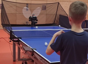 Roboter für das Nachwuchs-Tischtennistraining in Konz