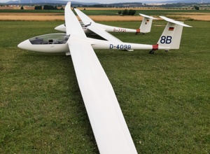 Volksbank: Neulackierung Hochleistungssegelflugzeug