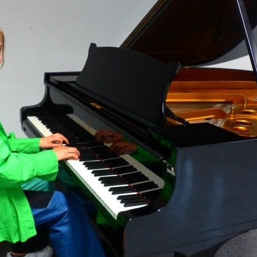 KONZERTFLÜGEL der MUSIKSCHULE muss zum TÜV! Ihre SPENDE hilft!