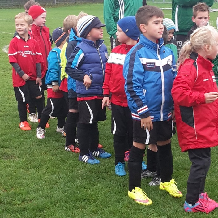 Trainingsanzüge und Trikots für die Kleinsten
