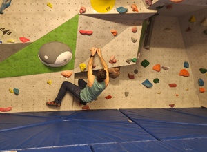 Neue Matten für den Boulderraum der JDAV Nördlingen