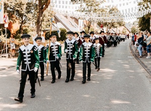 Neue Uniformen für die Jungschützen der St. Seb. Schützen Königshoven