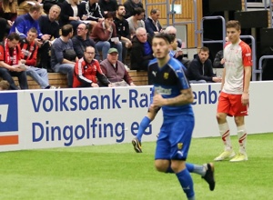 Video - Ein Feld für die Zukunft – Kunstrasen für das Hallenspektakel in DGF