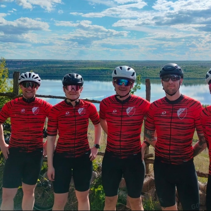 Team-Bekleidung und Trainingsgeräte für die White Sharks (Triathlon)