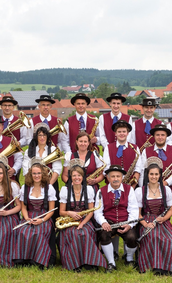Musikverein Immenried Tracht für Fahnenbegleitung