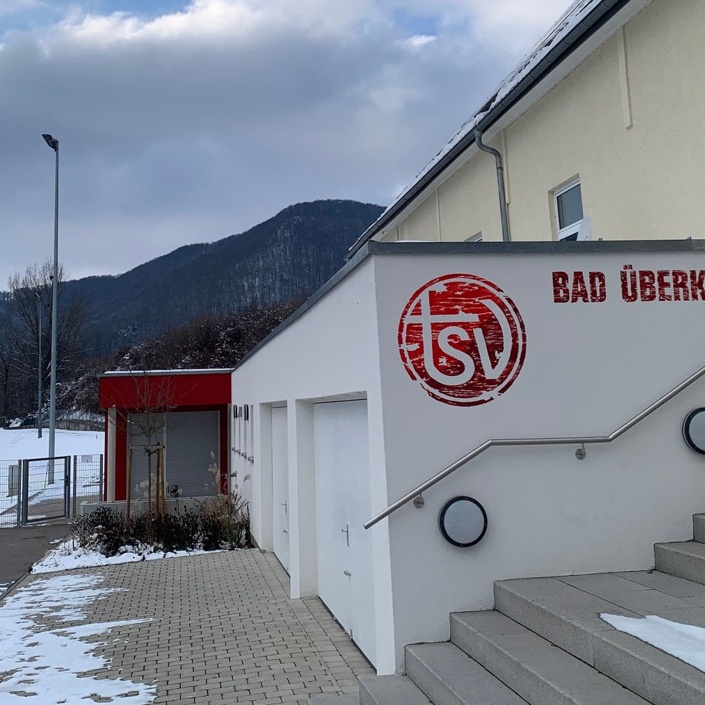 Außenanlagen und Besucherterrasse Sportplatz