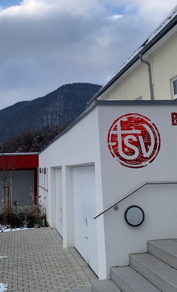 Außenanlagen und Besucherterrasse Sportplatz