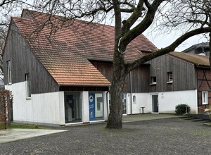 Hof Jünger leuchtet