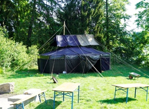 Neue Bierzeltgarnituren fürs Pfadfinder Sommerlager