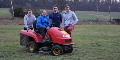 Aus alt mach neu! Rasenmäher für den TSV