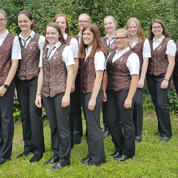 Neue Uniformjacken für die Nachwuchsmusiker