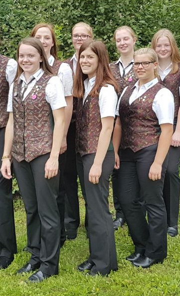 Neue Uniformjacken für die Nachwuchsmusiker