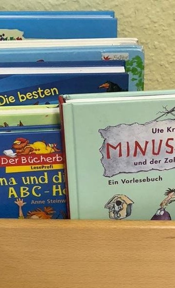 Ausstattung der Bücherei GS Lange Straße