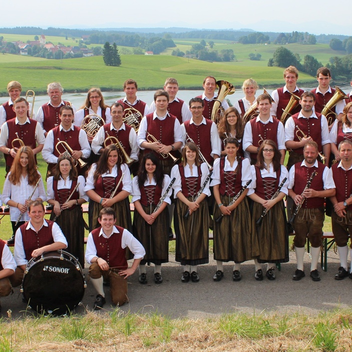 Neue Notenständer für die Engerazhofer Musikanten