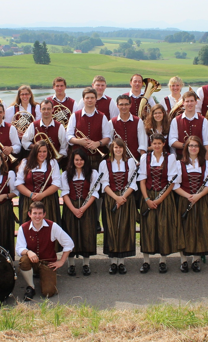 Neue Notenständer für die Engerazhofer Musikanten