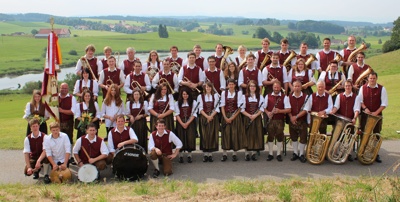 Neue Notenständer für die Engerazhofer Musikanten