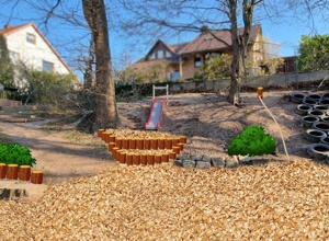 Volksbank: Rutsch- und Kletterhang Waldorfkindergarten Hameln