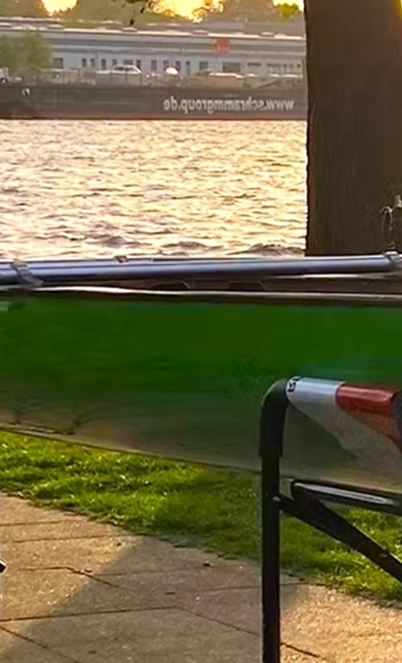 Sportliches Ruderboot (Gig‑Zweier) für Fitness & Techniktraining