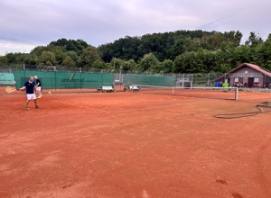 Umbau der Tennisplätze von Sandplätzen zu Allwetterplätzen