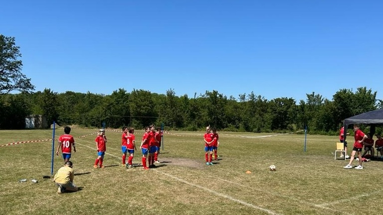 Neue Bälle für die D2- und D3-Jugendmannschaft des SC Selfkant