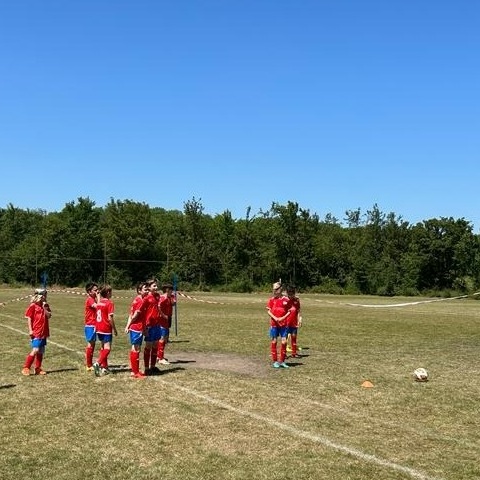 Neue Bälle für die D2- und D3-Jugendmannschaft des SC Selfkant